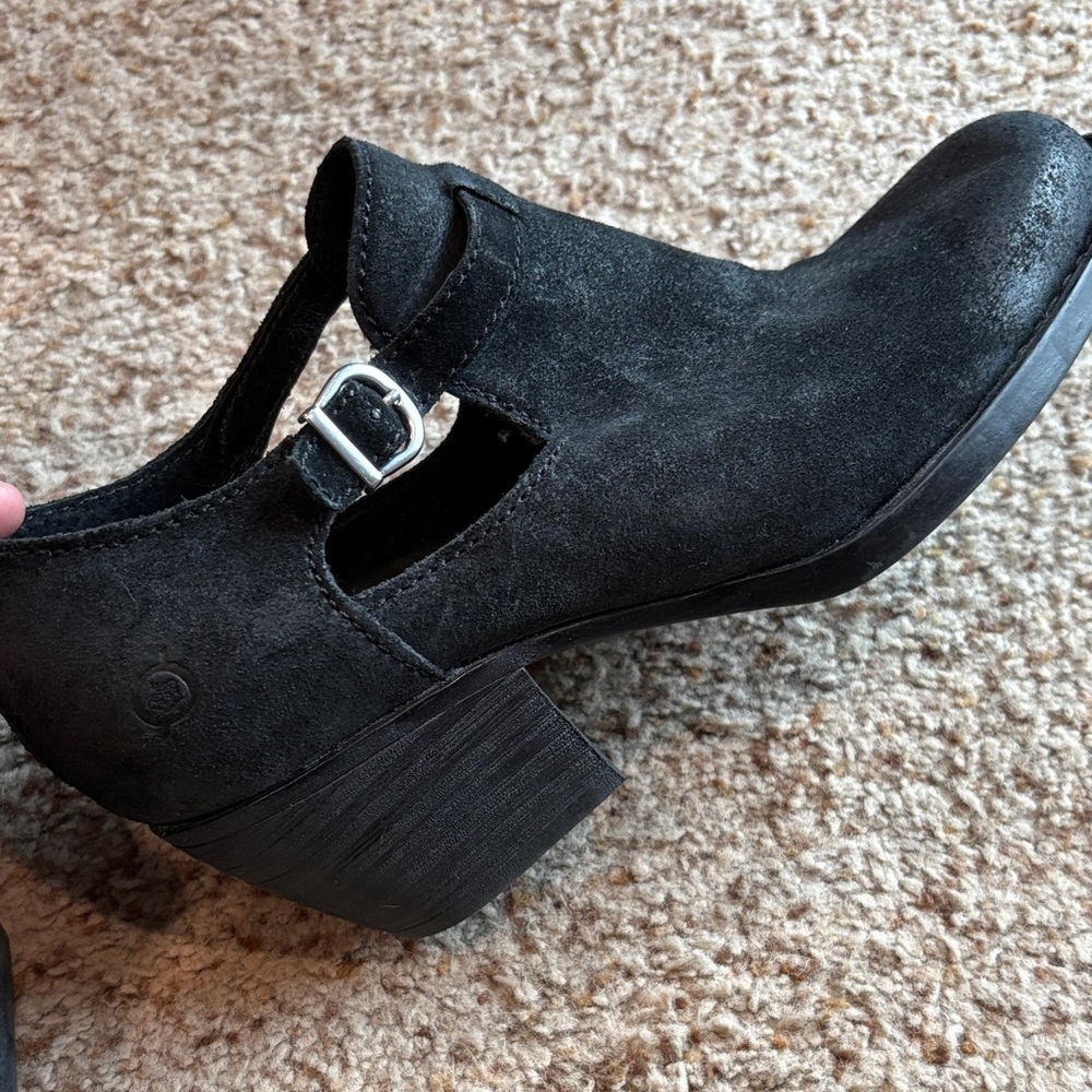 Born ‘Mendocino’ black suede ankle booties size 9.5